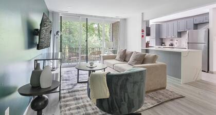 Landing | Stunning 2BD, Pool, Gym