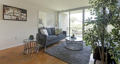 Landing | Chic 1BD, Pool, Gym