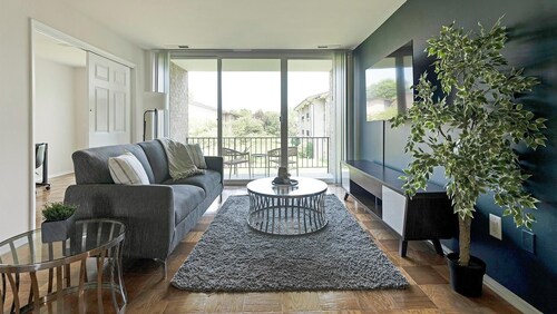 Landing | Modern 1BD, Pool, Gym