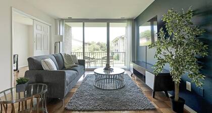 Landing | Modern 1BD, Pool, Gym