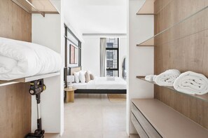 1 bedroom, desk, iron/ironing board, free WiFi - New 1BR with Walk-in Wardrobe in Greenish Community (Dubai)