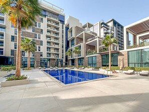 Pool - New 1BR with Walk-in Wardrobe in Greenish Community (Dubai)