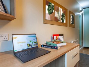 Single Room, Non Smoking | Blackout drapes, free WiFi - Student Only Kendrick Hall (Reading)