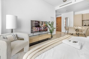 2 Schlafzimmer, Schreibtisch, Bügeleisen/Bügelbrett, Reisekinderbett