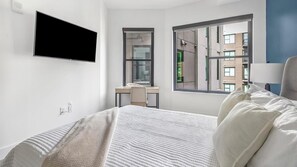 2 Schlafzimmer, Schreibtisch, Bügeleisen/Bügelbrett, WLAN