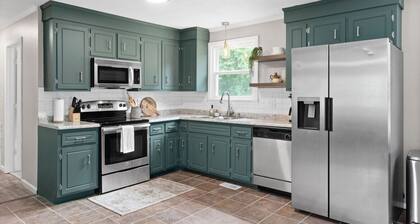 Blakemore House | Sleeps 7+ | Pet-Friendly Big Yard Near Fort Campbell & Downtown
