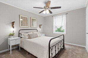 4 sovrum, skrivbord, strykjärn/strykbräda och gratis wi-fi