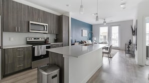 Fridge, dining tables - Landing | Stunning 1BD, Clubhouse, Pool (San Antonio)
