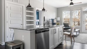 Kühlschrank, Esstisch