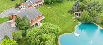 Calm & Cozy Vacation Paradise, Luxurious Countryside Retreat!