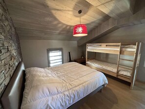 4 bedrooms, WiFi, bed sheets