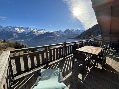 50m du centre station, 5ème étage, vue montagne, terrasse, cheminée ou poêle à bois, télévision