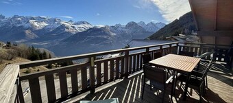 50m from resort center, 5th floor, view mountain, terrace, fireplace or stove, tv, ski locker, 130m²