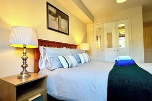 2 habitaciones, tabla de planchar con plancha, wifi y ropa de cama