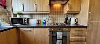 Stylish Modern Flat with Juliet Balcony & Parking