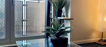 Stylish Modern Flat with Juliet Balcony & Parking