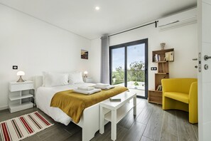 3 chambres, fer et planche à repasser, accès au Wi-Fi (inclus)