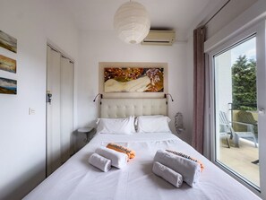 1 chambre, fer et planche à repasser, accès au Wi-Fi (inclus)