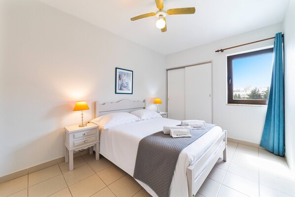 2 bedrooms, iron/ironing board, free WiFi, bed sheets