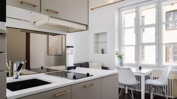 Fridge, microwave, oven, stovetop