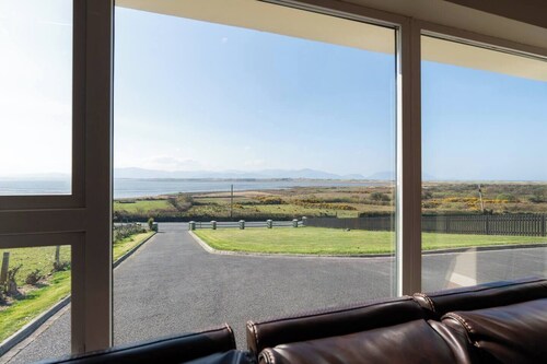 Inch by the Sea - Sea Views