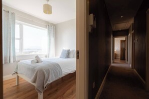 4 bedrooms, WiFi, bed sheets