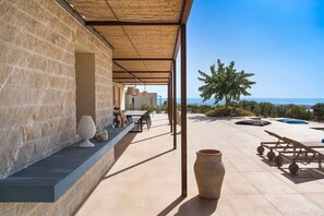 تناول الطعام بالخارج