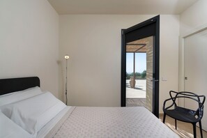 4 bedrooms, iron/ironing board, free WiFi