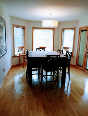 Dining - Tehachapi Mountain Lite (Tehachapi)