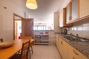 Fridge, microwave, oven, coffee/tea maker