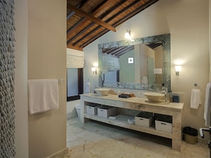 Hair dryer, towels - Picture-Perfect Villa Bliss in Bali, 2255 (Bali)