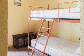 4 chambres, fer et planche à repasser, accès Internet, draps fournis