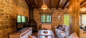 Chalet 'Pasiega El Ojal' with Mountain View, Private Terrace and Wi-Fi