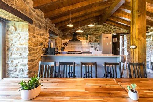 Chalet 'Pasiega El Ojal' with Mountain Views, Private Terrace and Wi-Fi