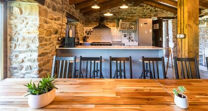 Chalet 'Pasiega El Ojal' with Mountain Views, Private Terrace and Wi-Fi