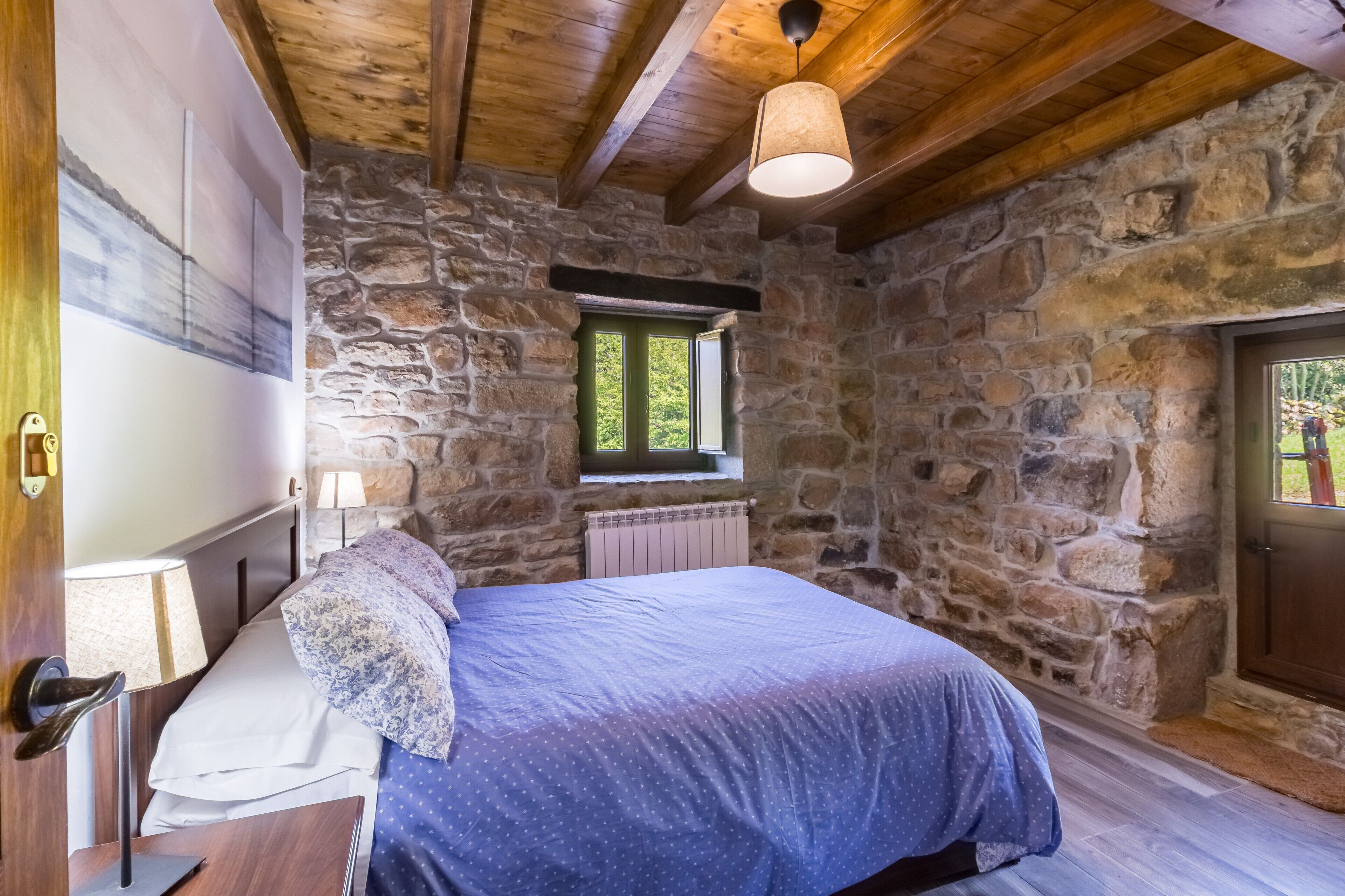 5 habitaciones, tabla de planchar con plancha y wifi gratis 