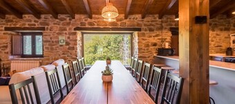 Chalet 'Pasiega El Ojal' with Mountain Views, Private Terrace and Wi-Fi