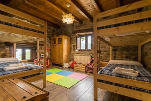 5 habitaciones, tabla de planchar con plancha y wifi gratis 