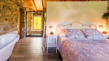 5 bedrooms, iron/ironing board, free WiFi, bed sheets