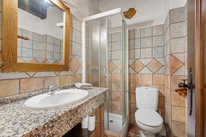 Een douche, handdoeken