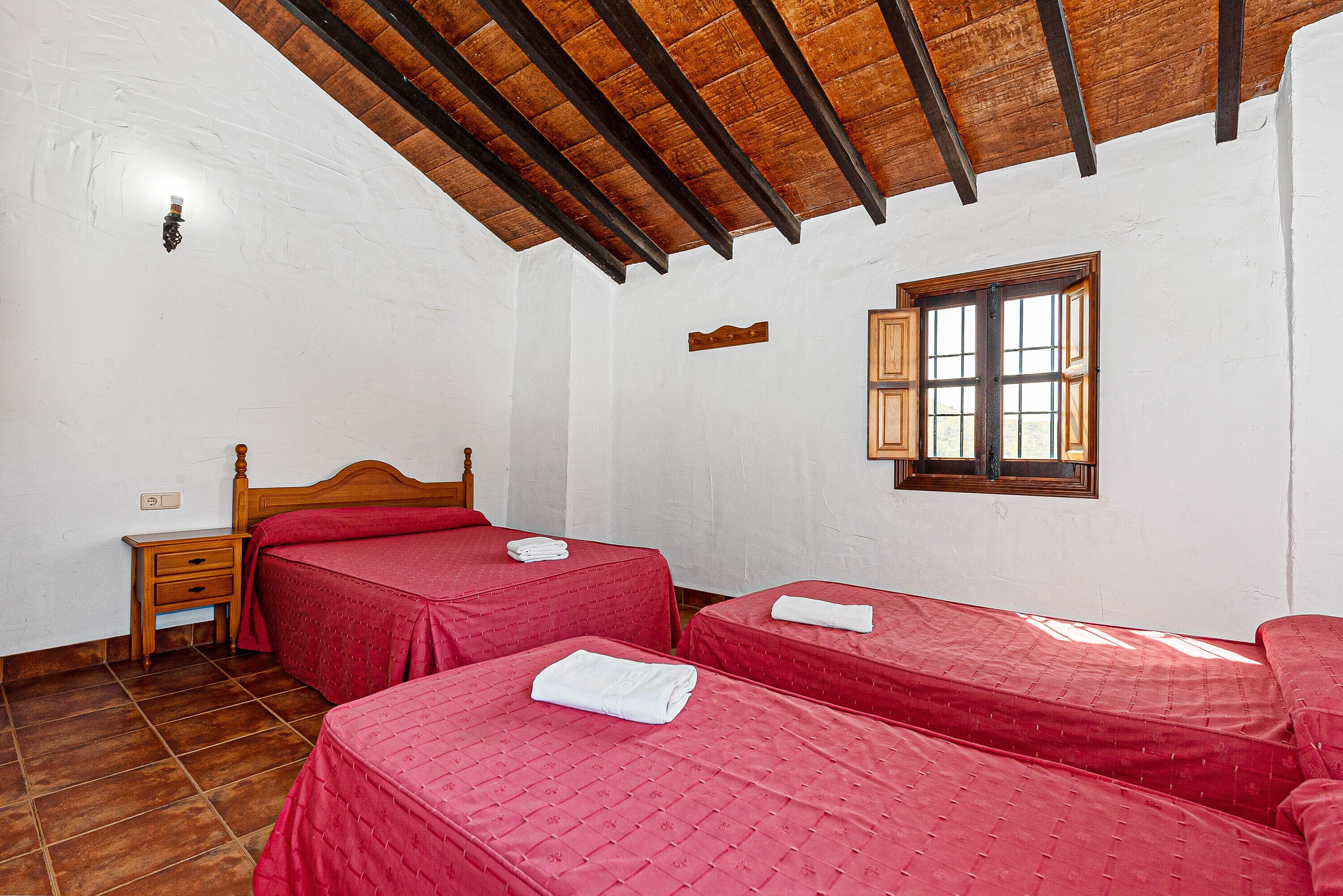 7 多间卧室、免费 WiFi、床单