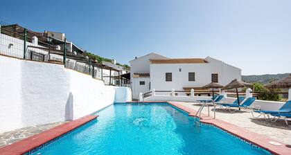 Country House 'La Casa Grande' with Lake View, Shared Pool and Wi-Fi