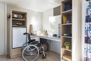 Kühlschrank, Mikrowelle, Herdplatte