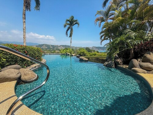 Luxury 3BR Condo at Los Sueños Montebello