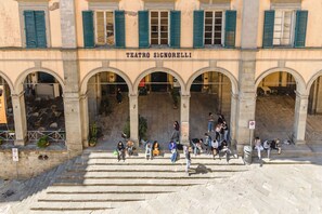 Exterior - Appartamento Centrale - Overlooking the charming Piazza Signorelli (Cortona)