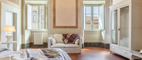 4 bedrooms, WiFi, bed sheets