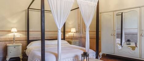 4 bedrooms, WiFi, bed sheets