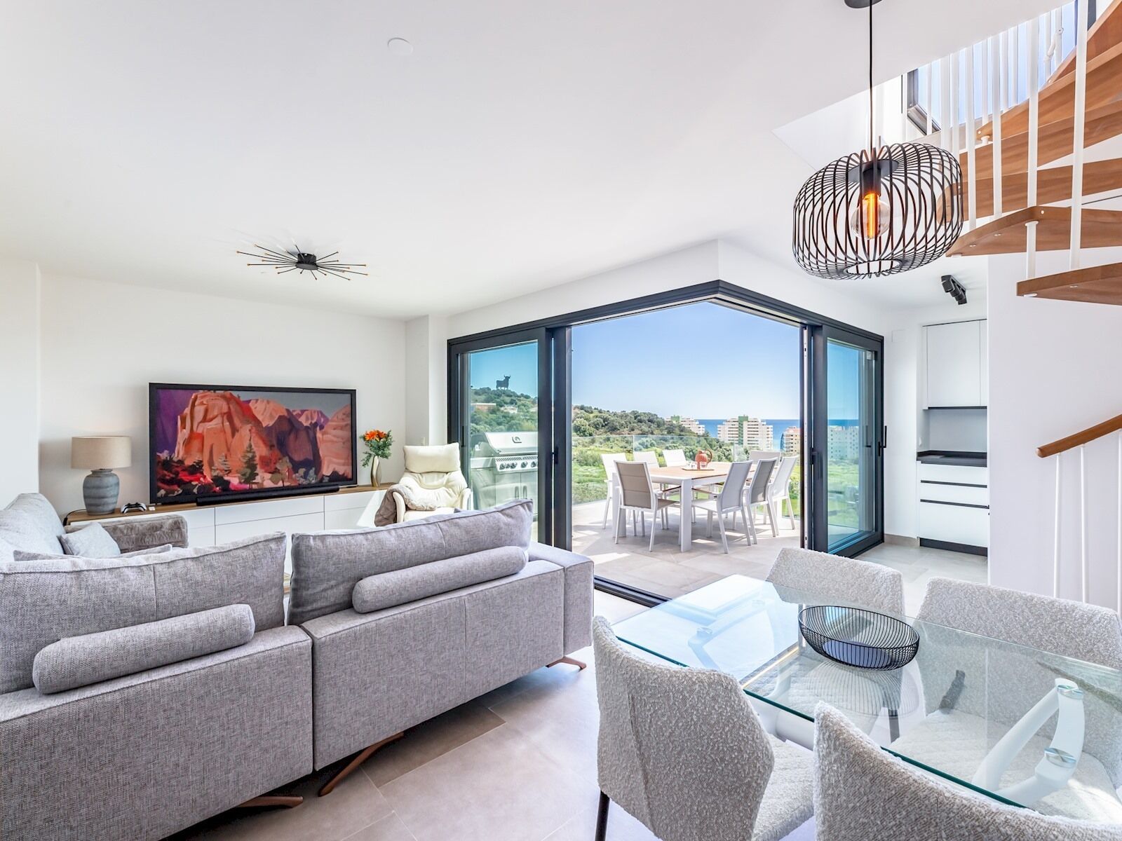 Fernseher, Bücher, Stereoanlage