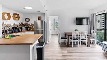 Coffee/tea maker, fridge, microwave, oven