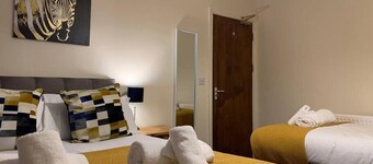 5 Bedrooms 4 Double rooms Smart Tv's in all rooms